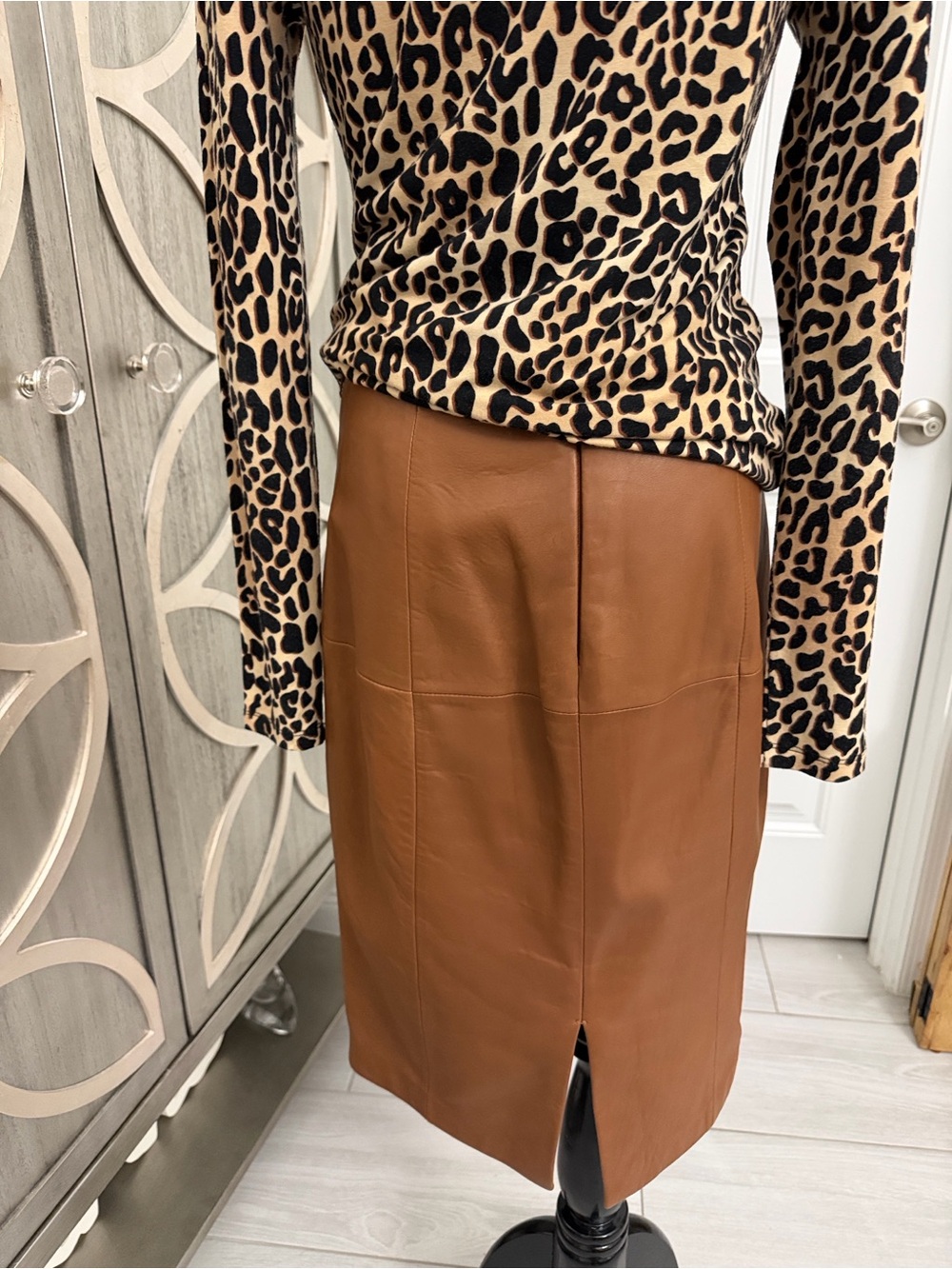 ANTONIO MELANI Brown 100% Leather Pencil Skirt with belt loops - Picture 4 of 10